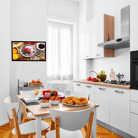 3 Bedrooms Apartment Milan Bagian luar foto