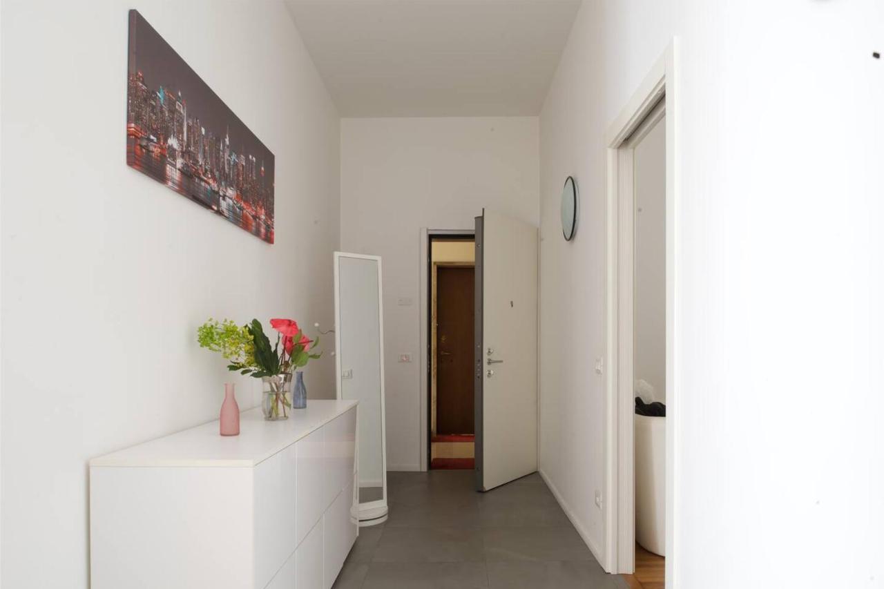 3 Bedrooms Apartment Milan Bagian luar foto