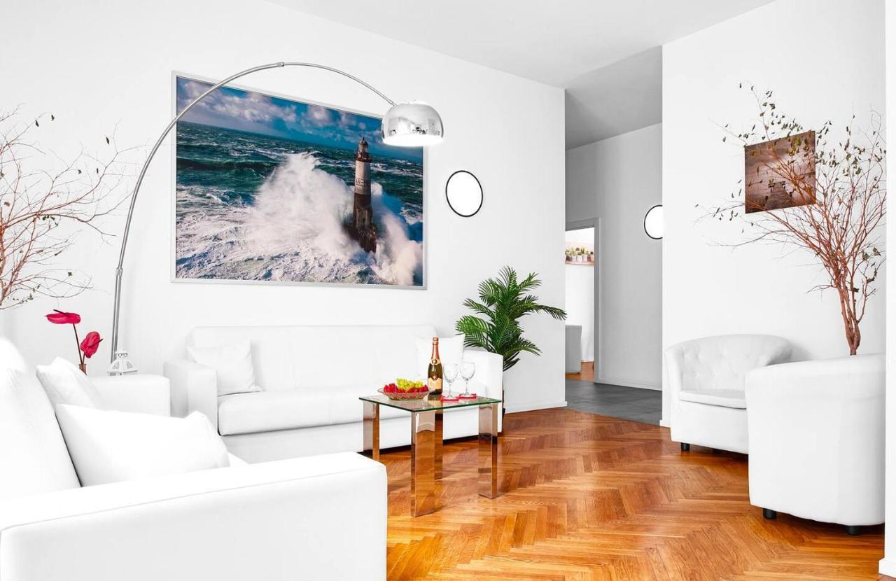 3 Bedrooms Apartment Milan Bagian luar foto